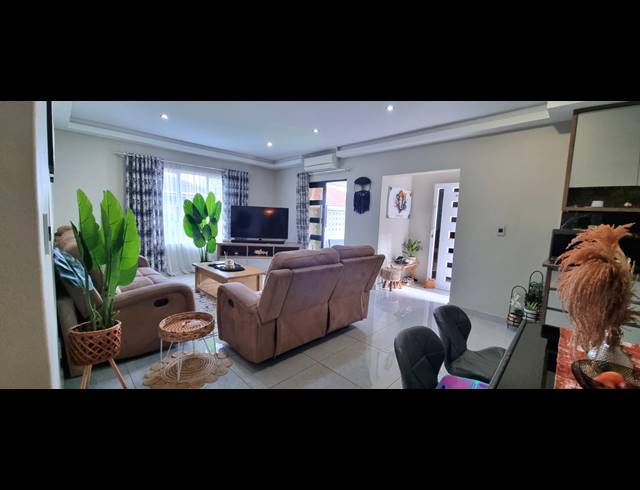 2 BEDROOM FLAT FOR SALE IN GLENWOOD